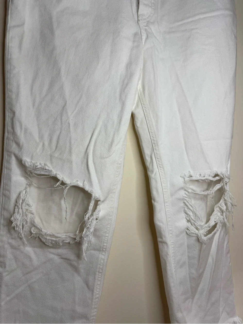 FREE PEOPLE WE THE FREE Maggie Beachy Shredded Distressed White Cropped Jeans